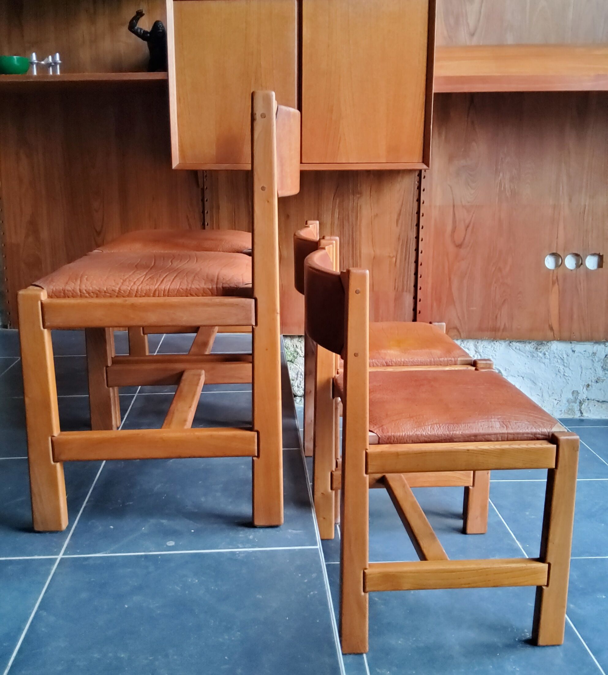 Chairs Maison Regain solid elm structure, leather seat and back
