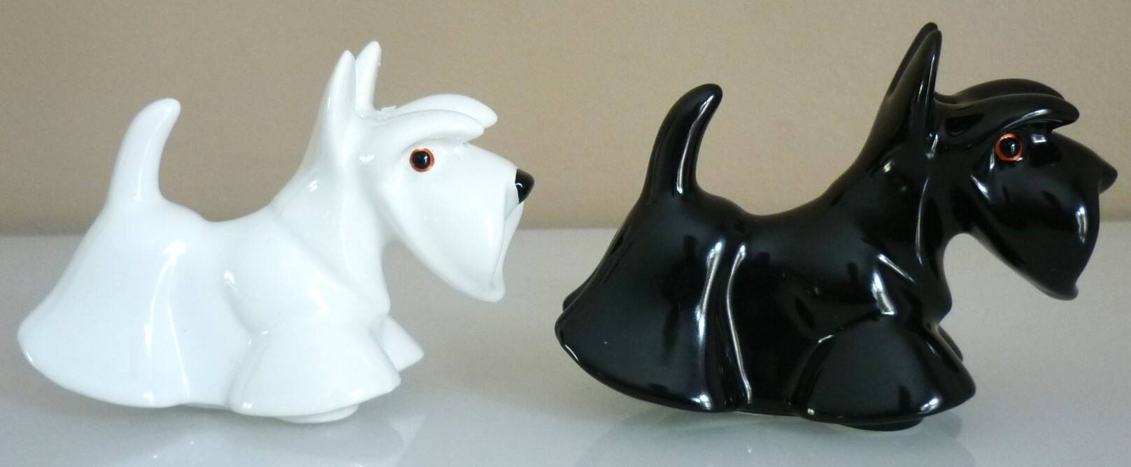 Salt and pepper shakers, glazed ceramic, Scottish terrier dog, signed
