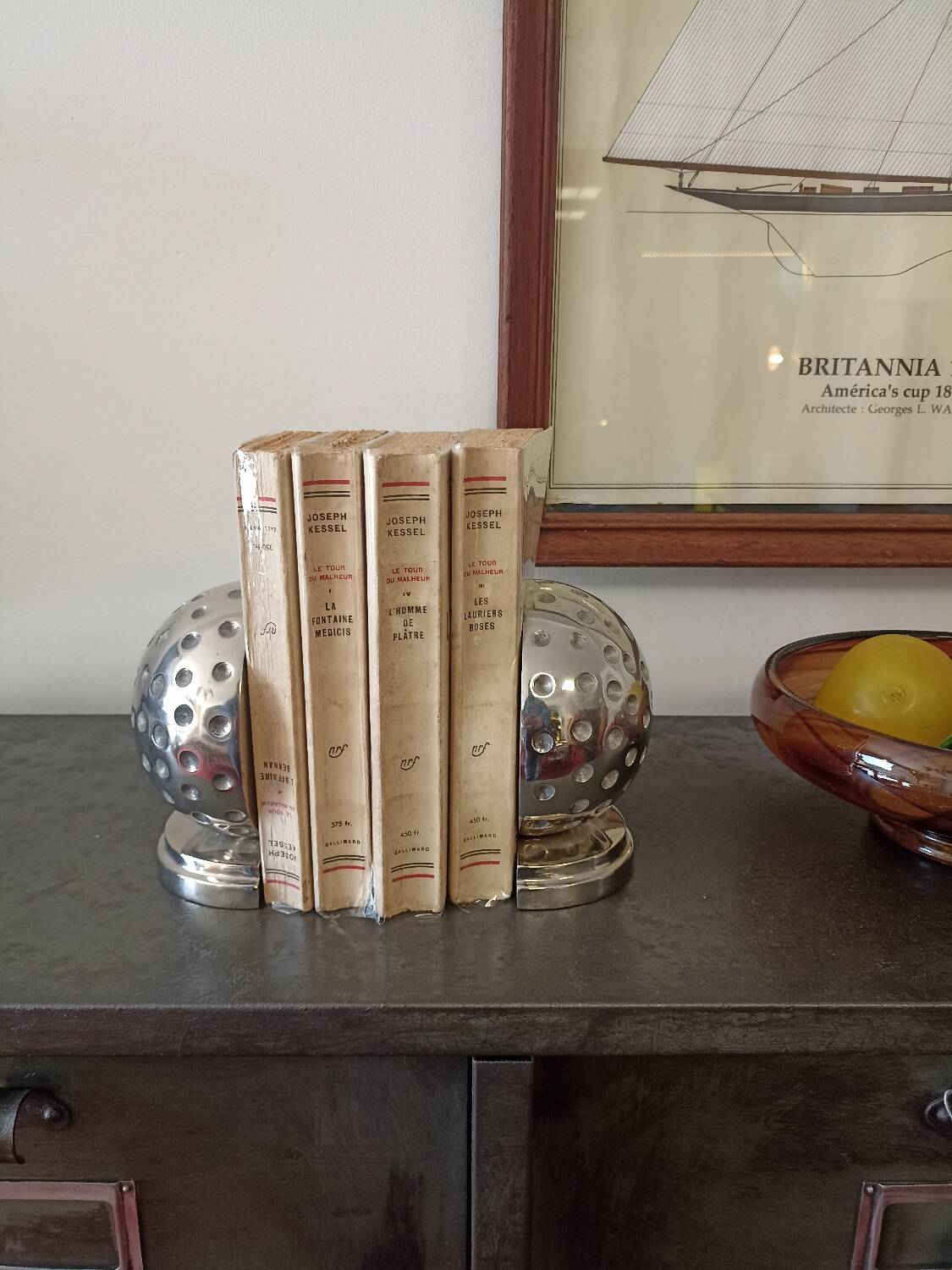 Chrome golf ball bookend