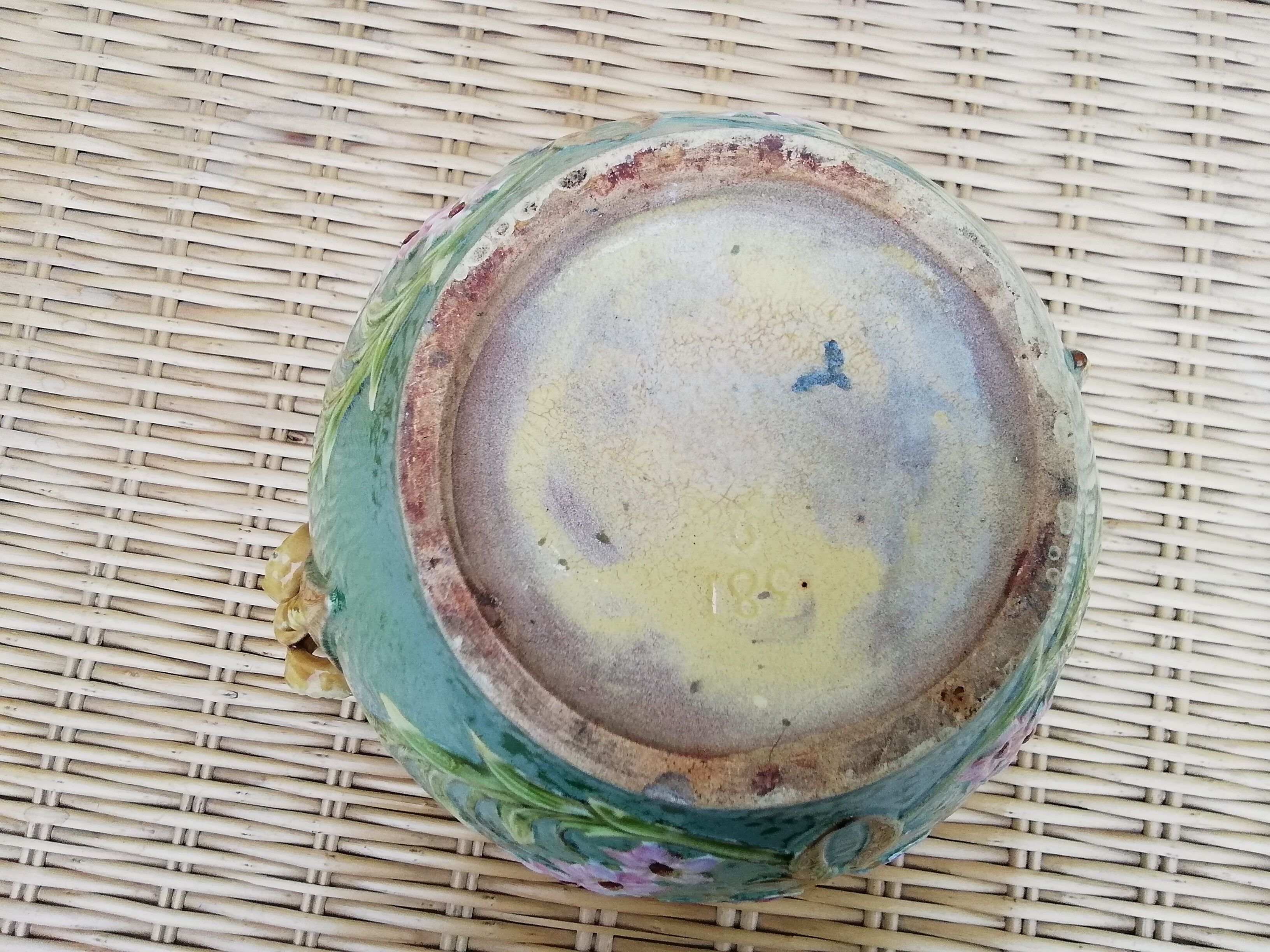 Pot cover in dabbling decoration butterflies