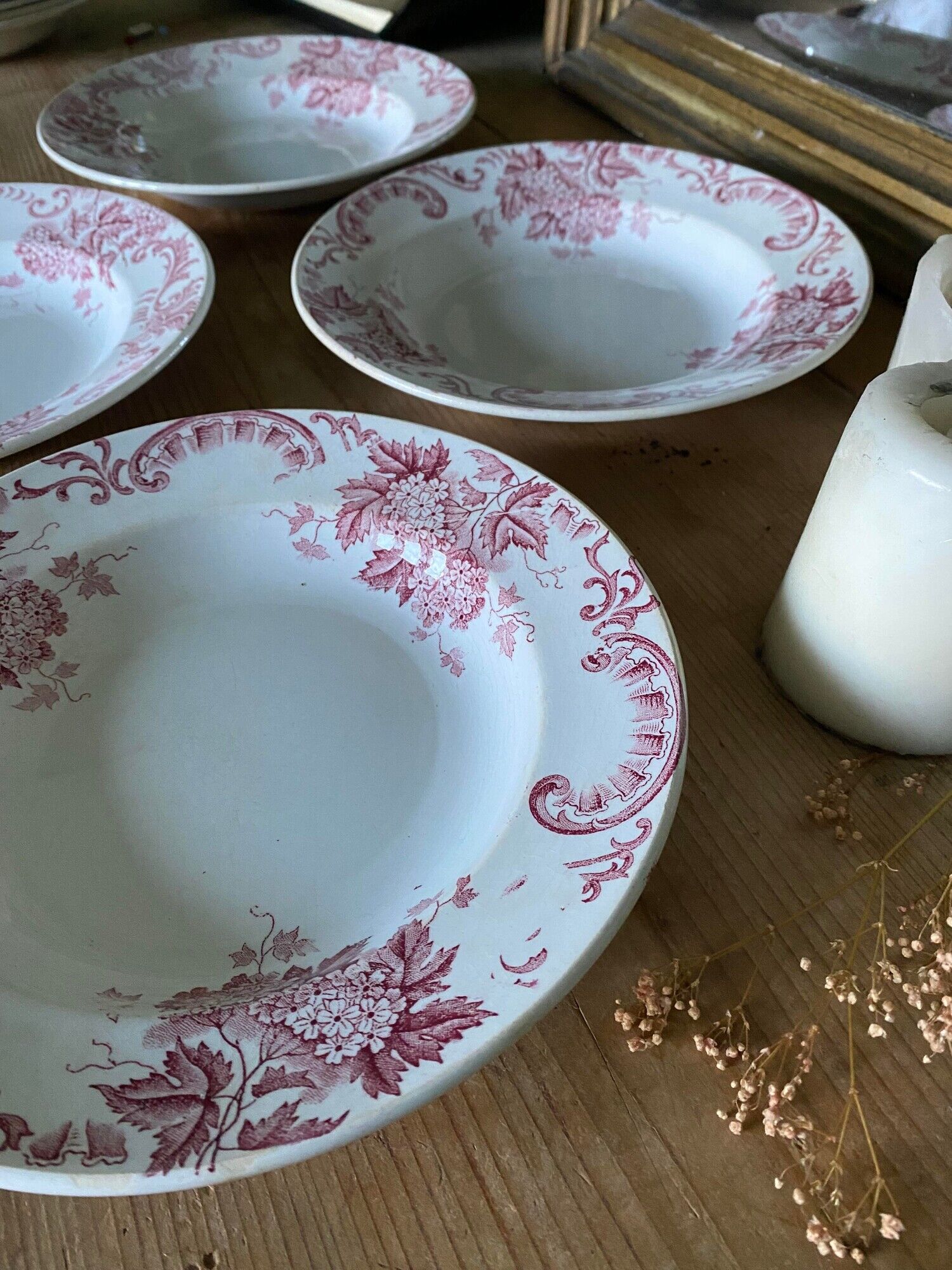 Set of 4 old plates hollow in pink iron earth, Snowball Saint-Amand
