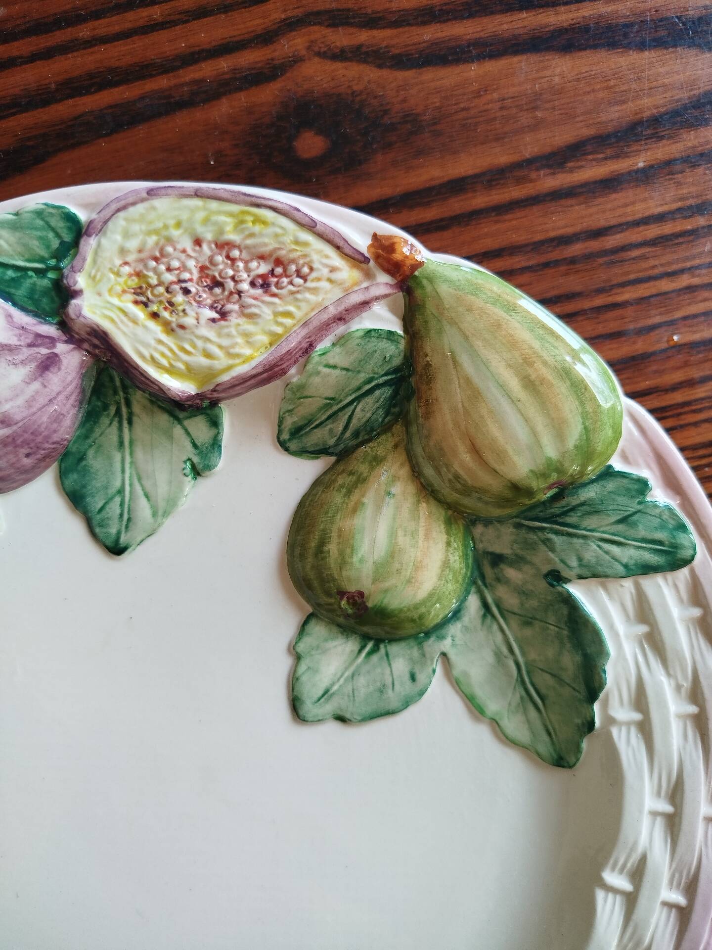 Duo d'assiettes italiennes en barbotine 