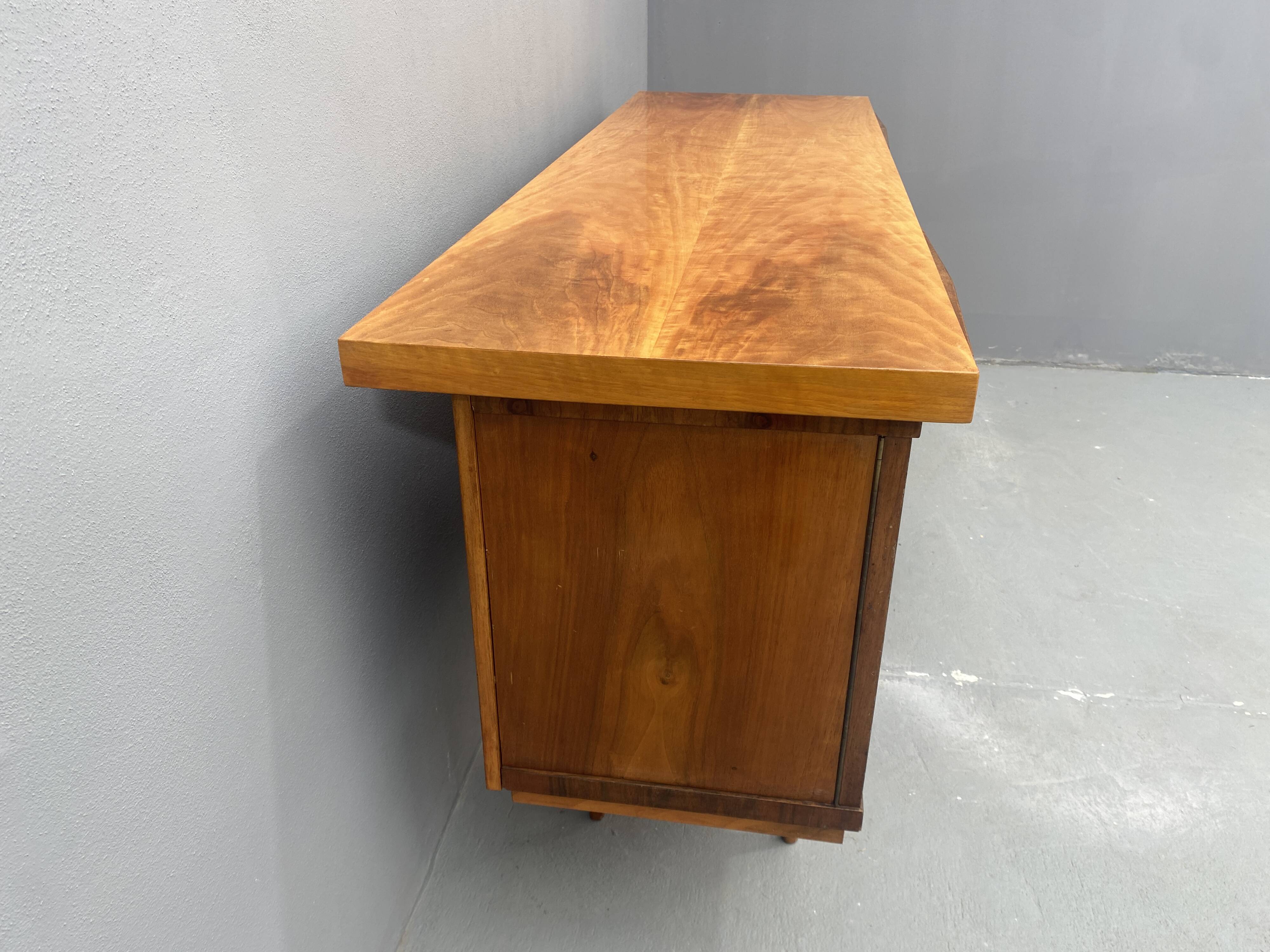 Bureau en noyer du milieu du siècle, années 1970, Tchécoslovaquie