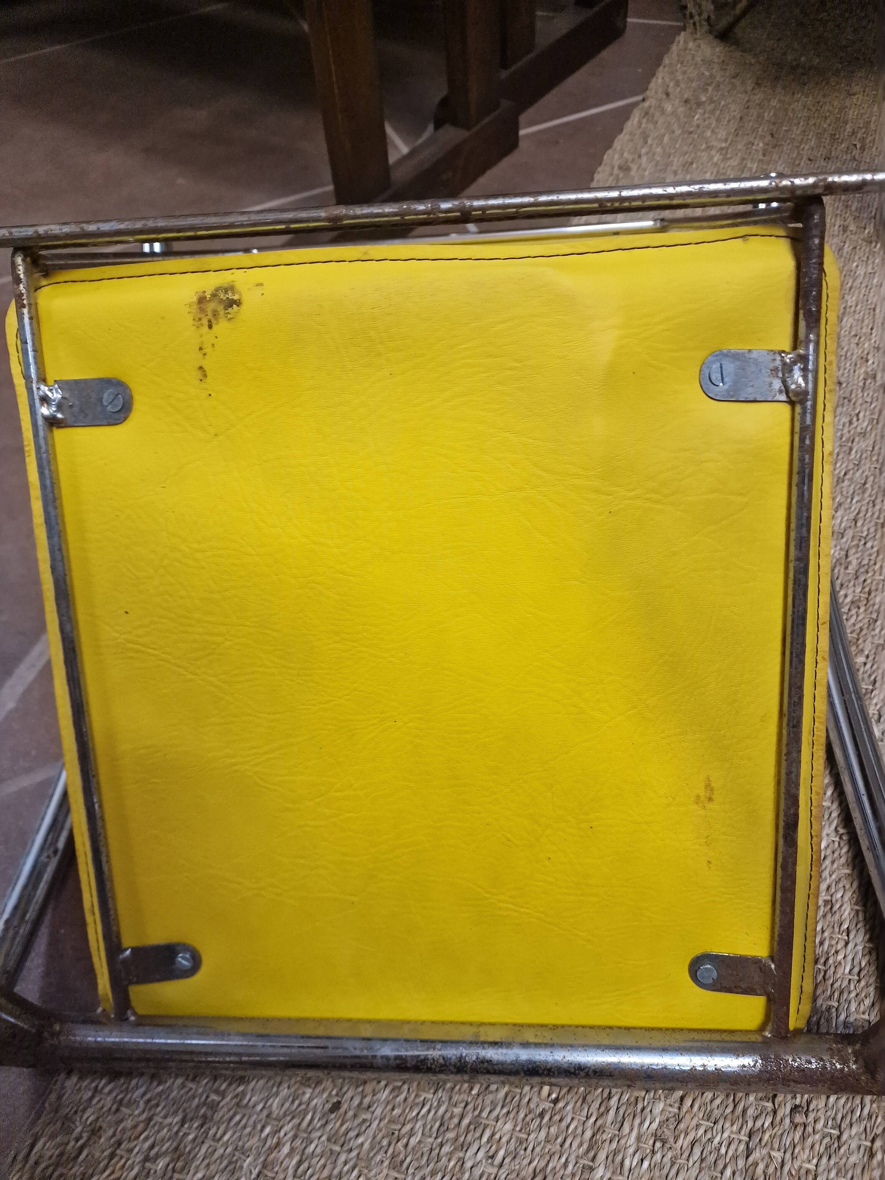 Set of 4 vintage tubular armchairs – modernist design from the 60s and 70s