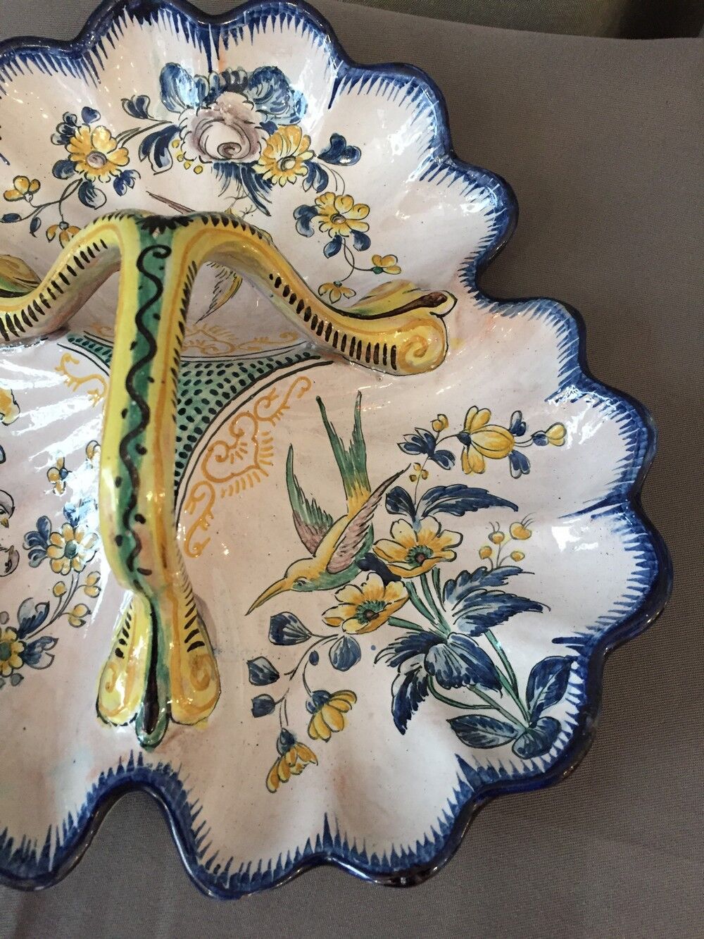 Serviteur  ou mendiant en faïence de Nevers felicien cottard (1865-1923)