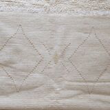 Large Moroccan rug made of natural wool, dimensions 250x150 cm, handmade.