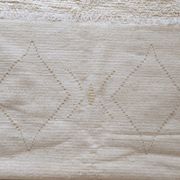 Large Moroccan rug made of natural wool, dimensions 250x150 cm, handmade.