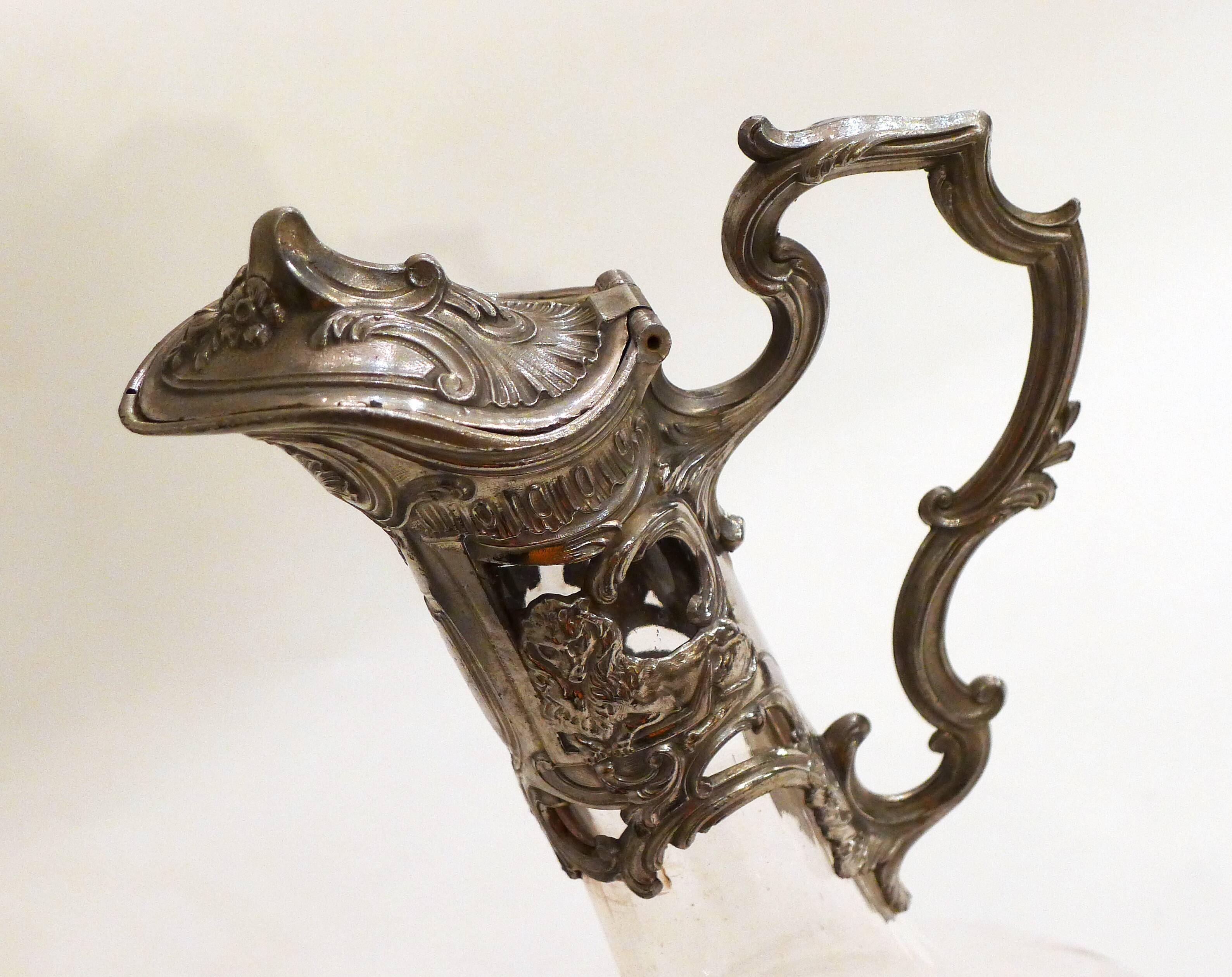 The Louvre's department carafe