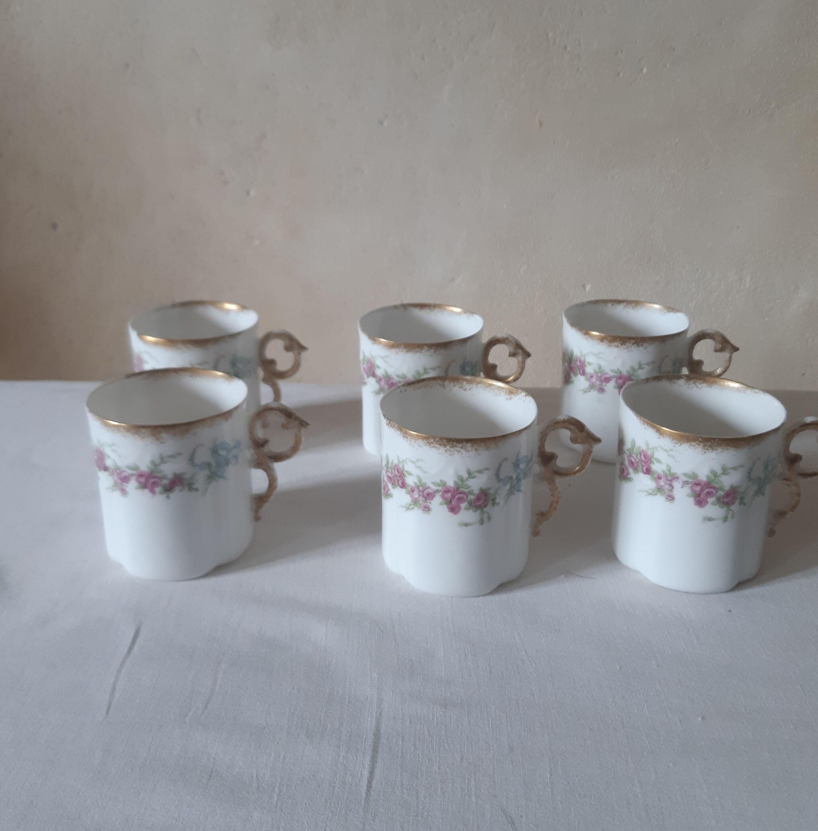 Tasses à café, anciennes