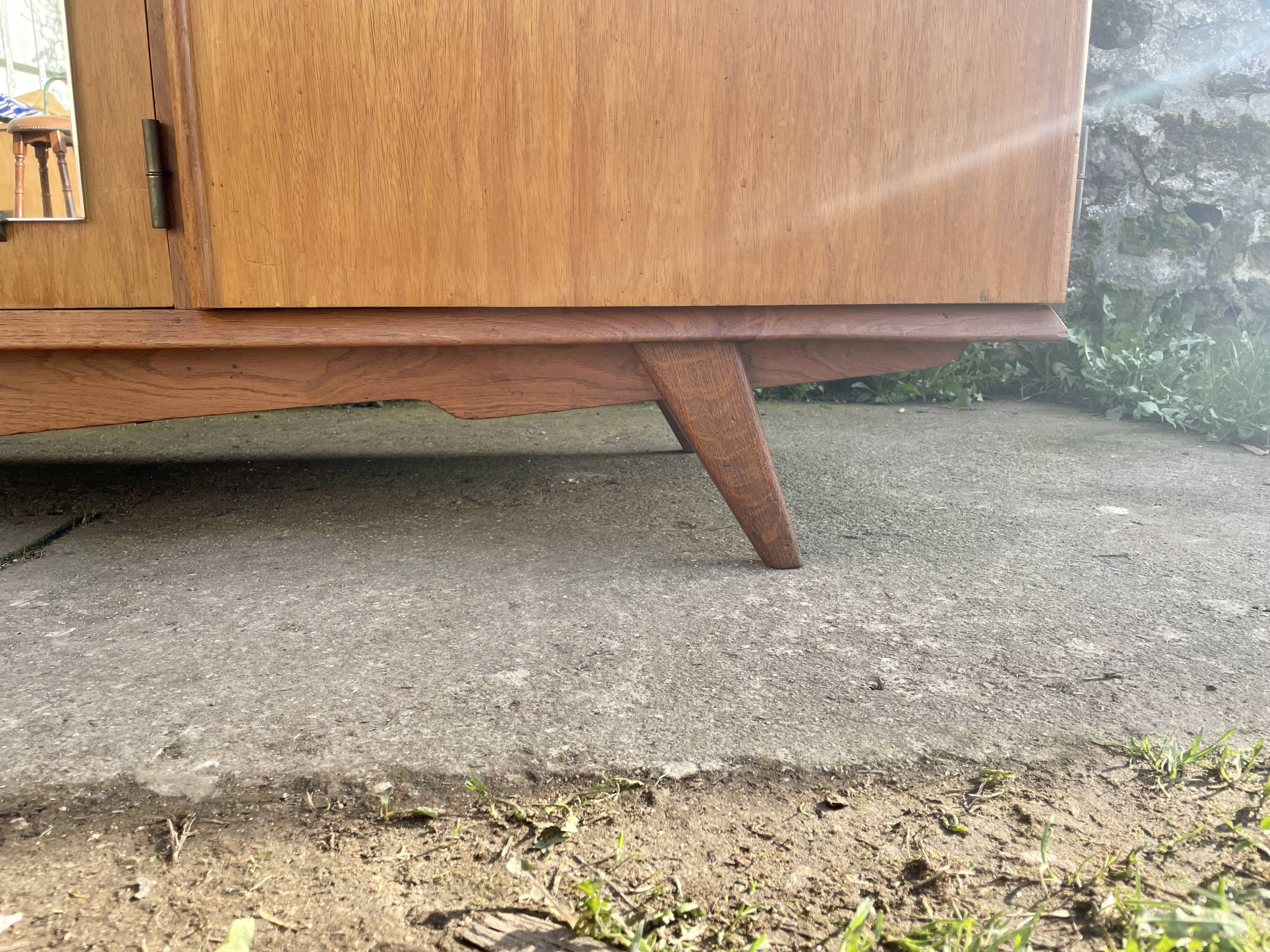 Armoire en chêne 3 portes miroir pieds compas
