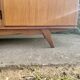 Armoire en chêne 3 portes miroir pieds compas
