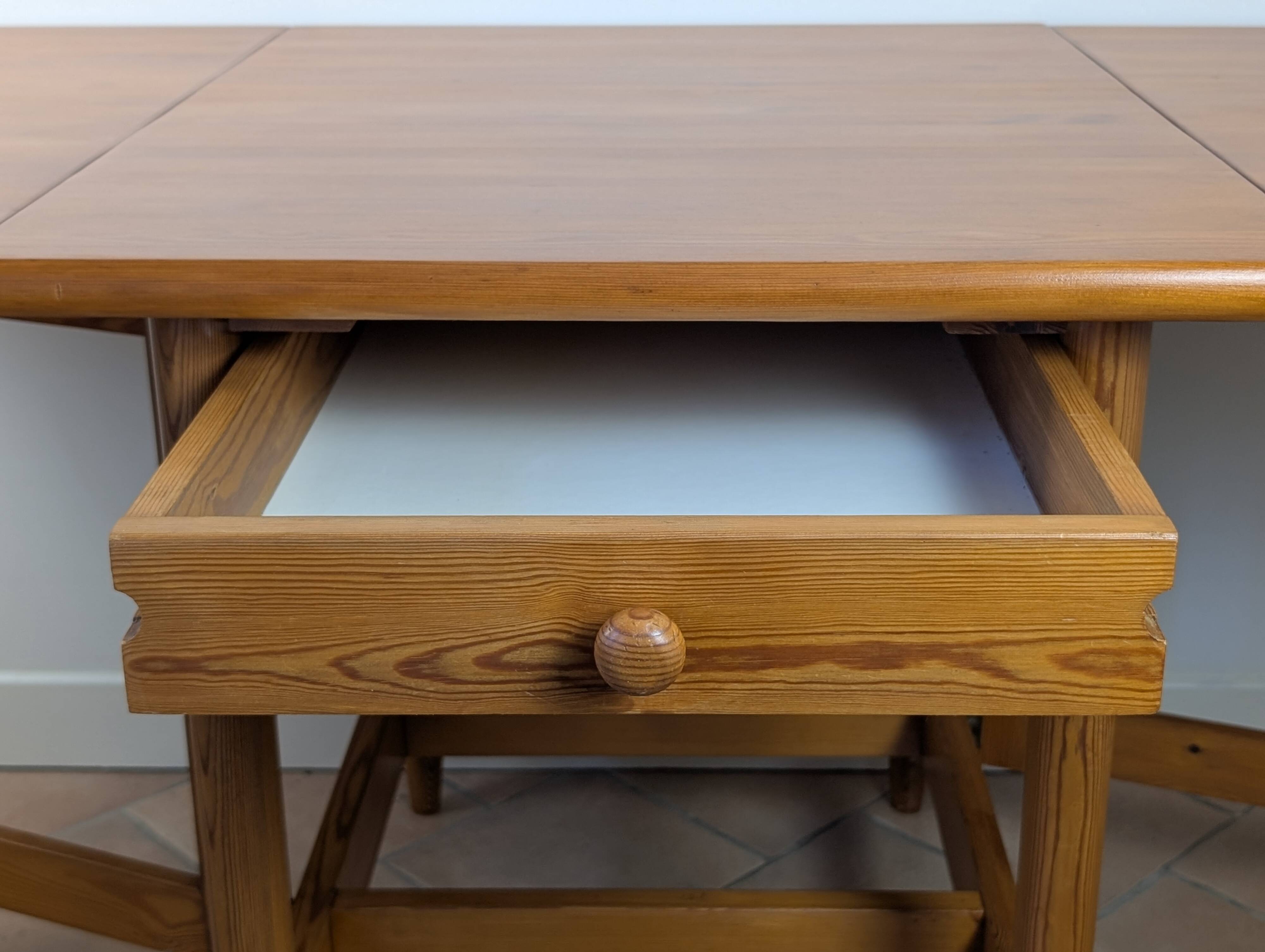 Table en pin massif Eero Aarnio