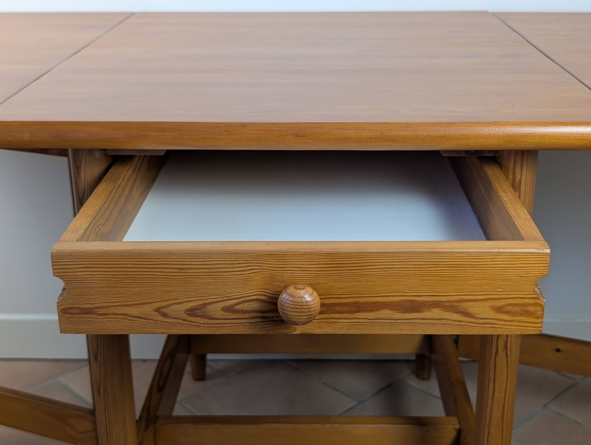 Table en pin massif Eero Aarnio