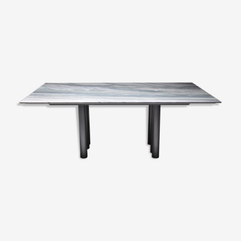 Table par Pia Manugrey & purple