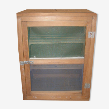 Wooden pantry with 1 door and 2 shelves fine mesh