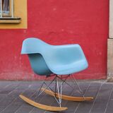 Rocking chair RAR bleu de Charles Eames