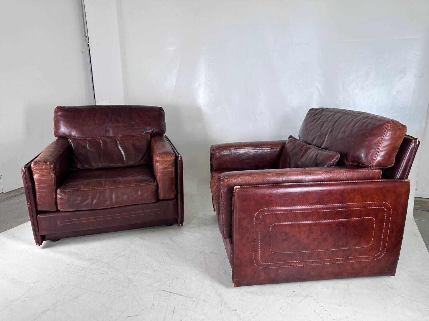 Pair of leather armchairs Roche Bobois