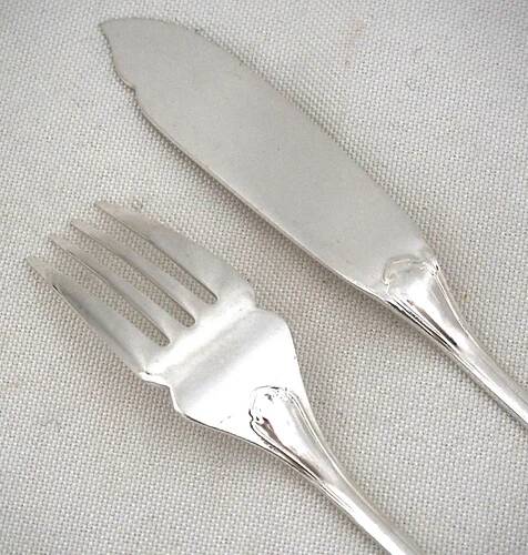 Christofle Japanese, 12 fish cutlery + 1 serving cutlery, 26 pieces.