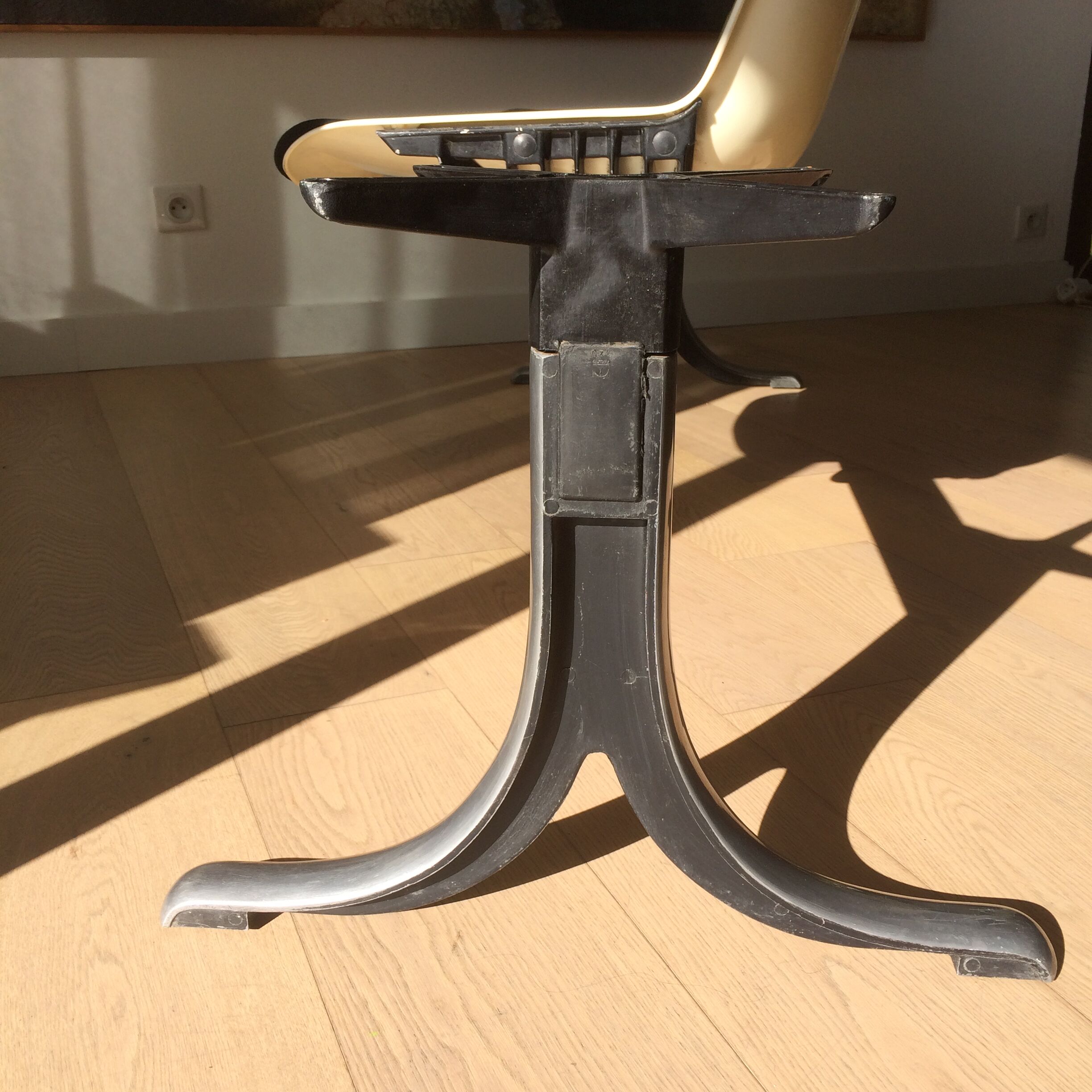 Modus seat of the designate Osvaldo Borsani for Tecno 1970