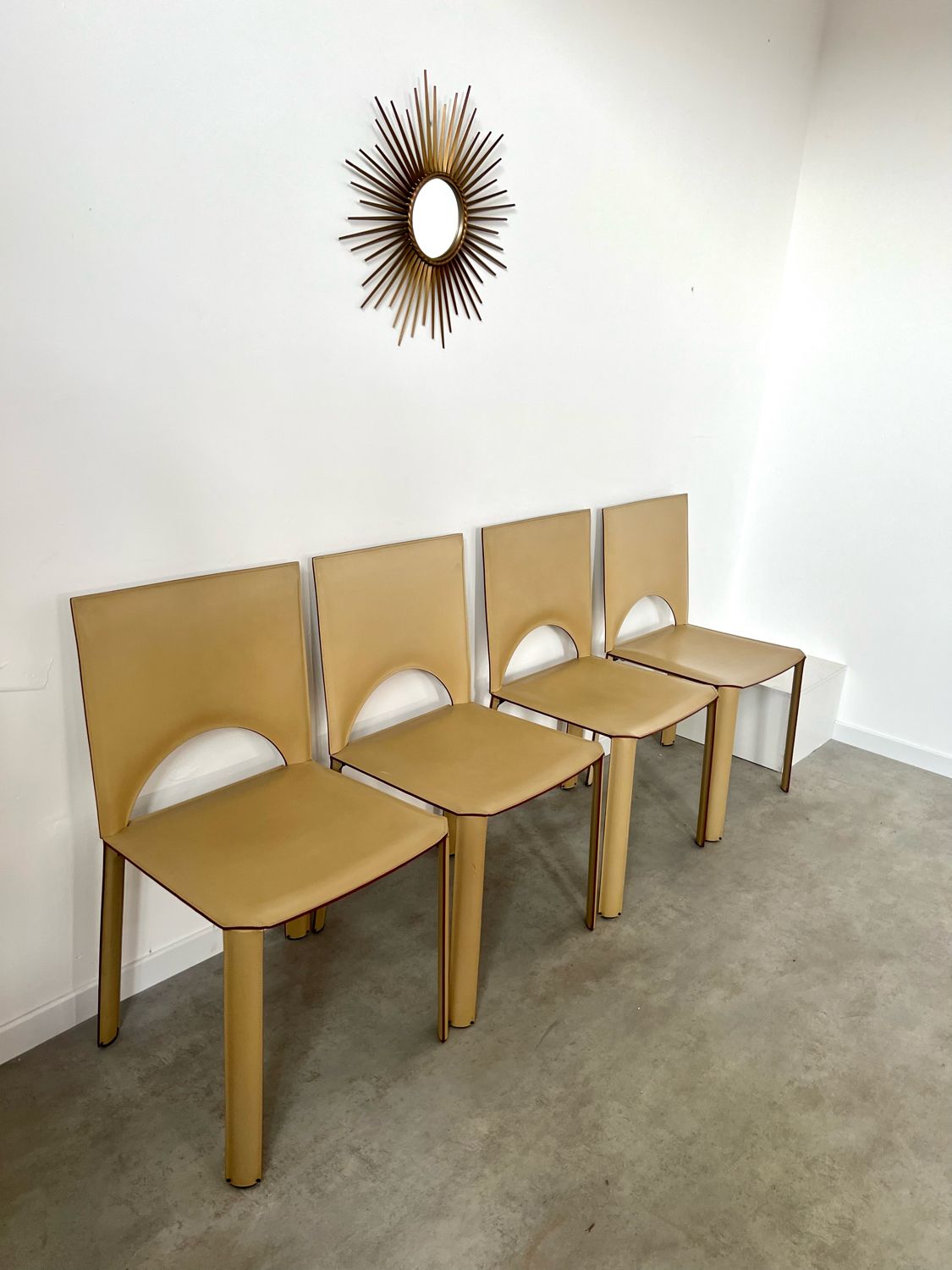 Lot 4 chairs all leather cream design 70s/80s Italy vintage