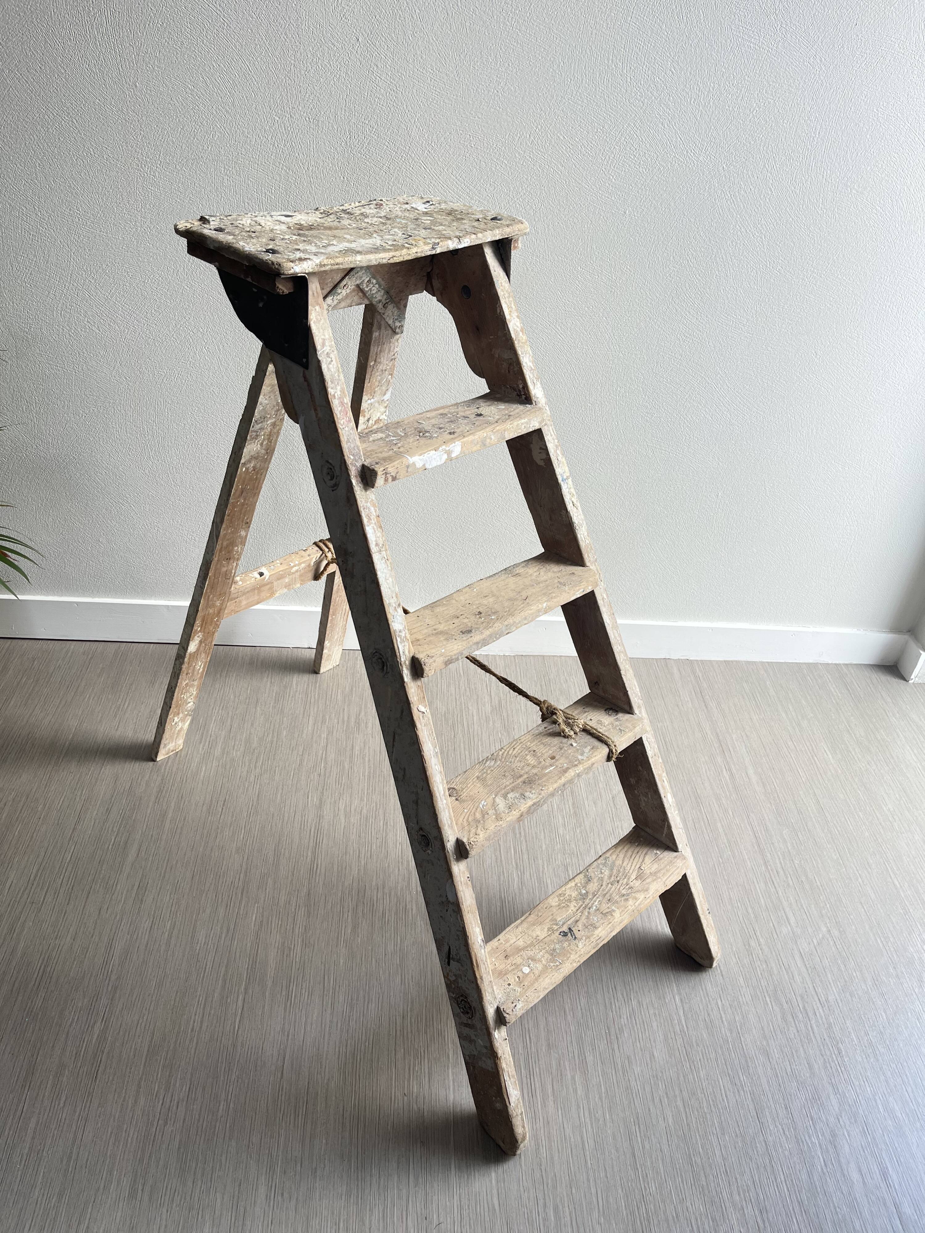 Former stepladder of patinated wood painter