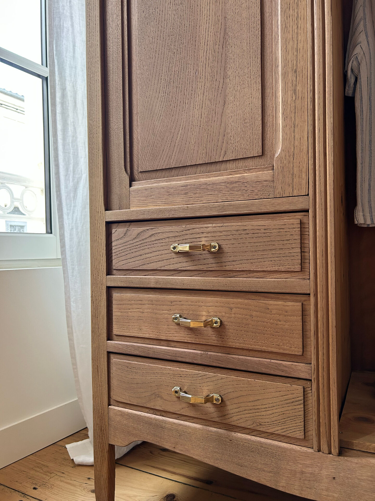 Armoire Parisienne en chêne brut 