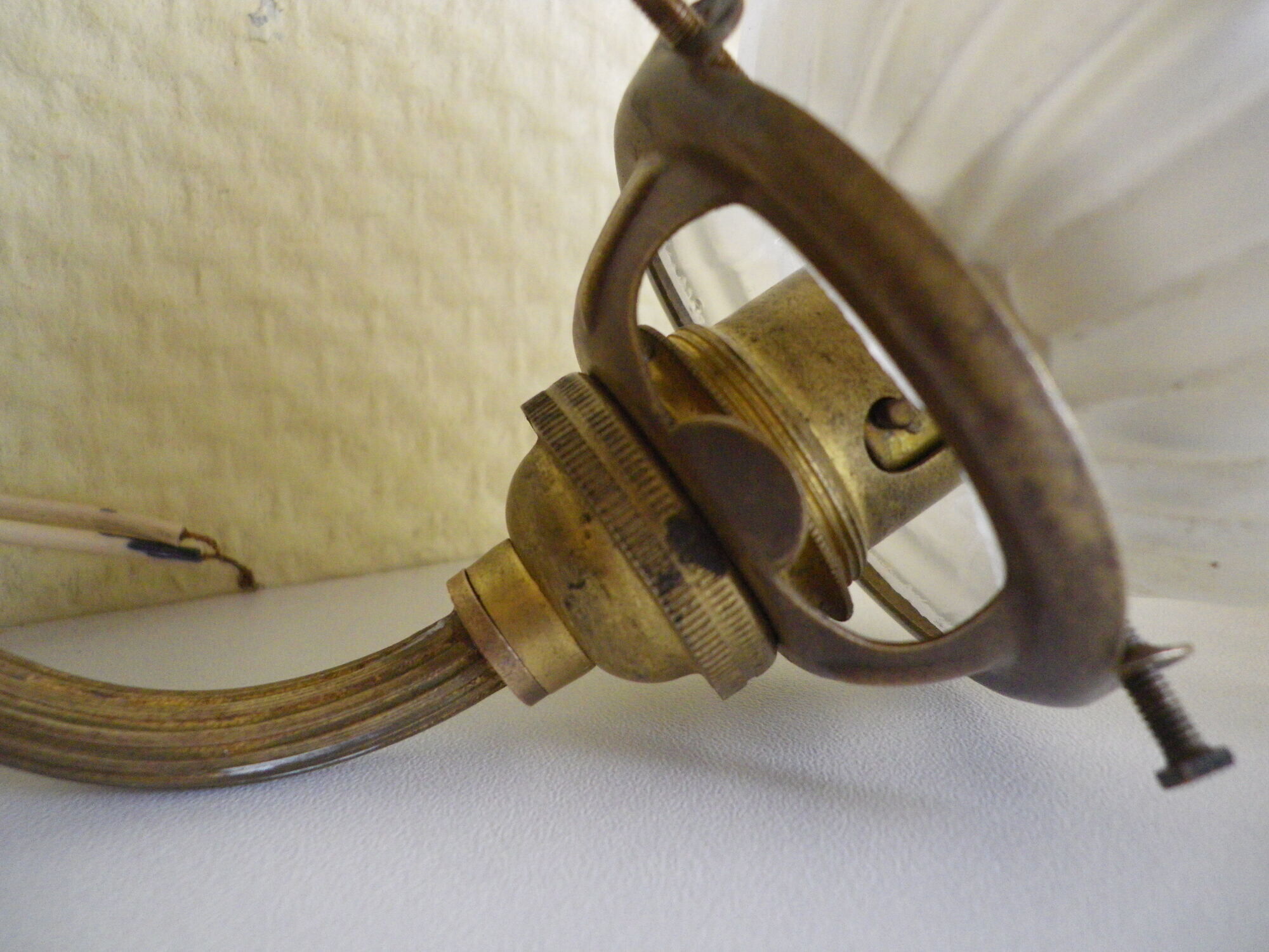 Wall lamps, opaque corolla and iridescent ochre lampshade, brass and wood support