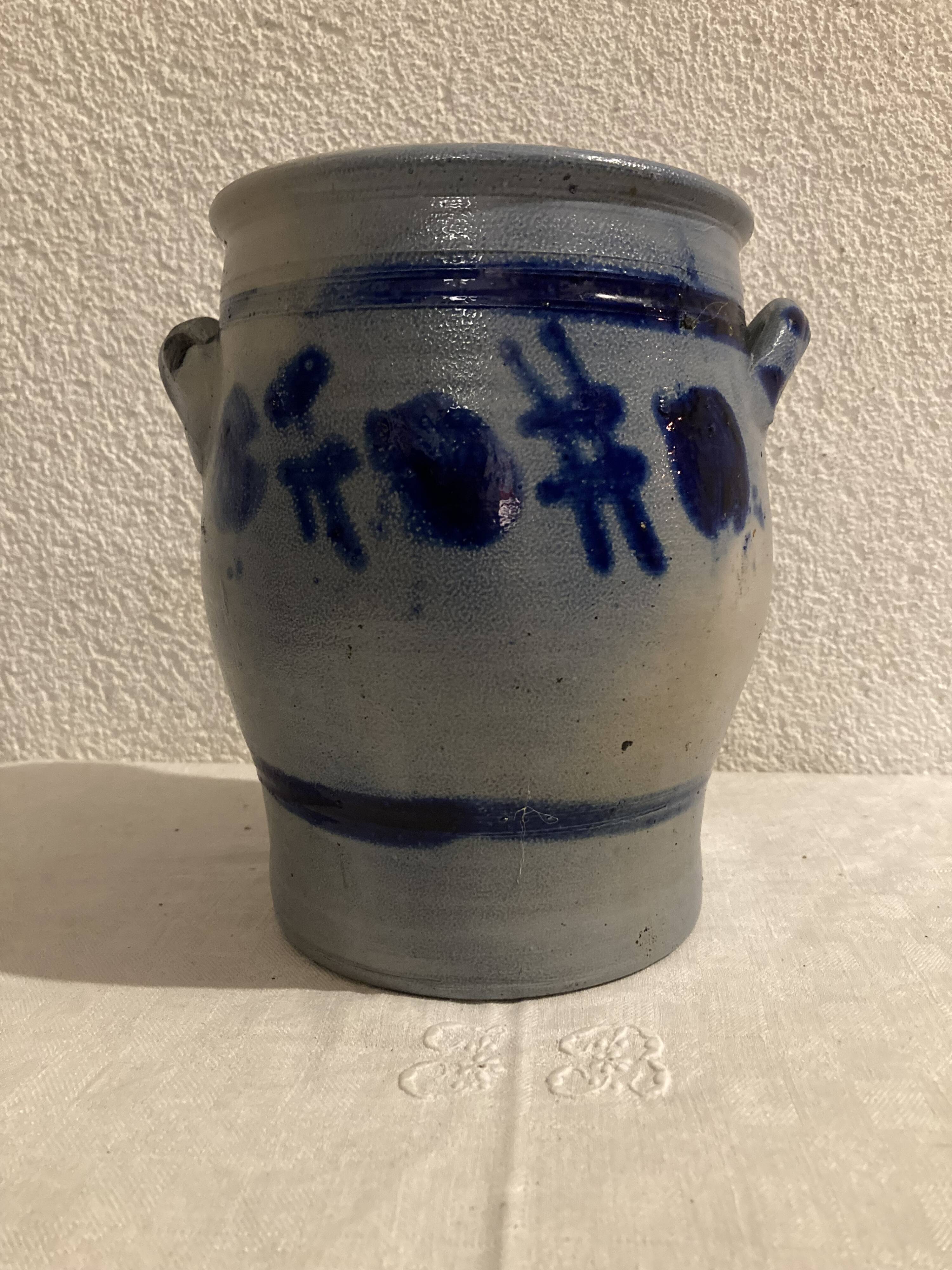 Grease pot in blue-patterned stoneware