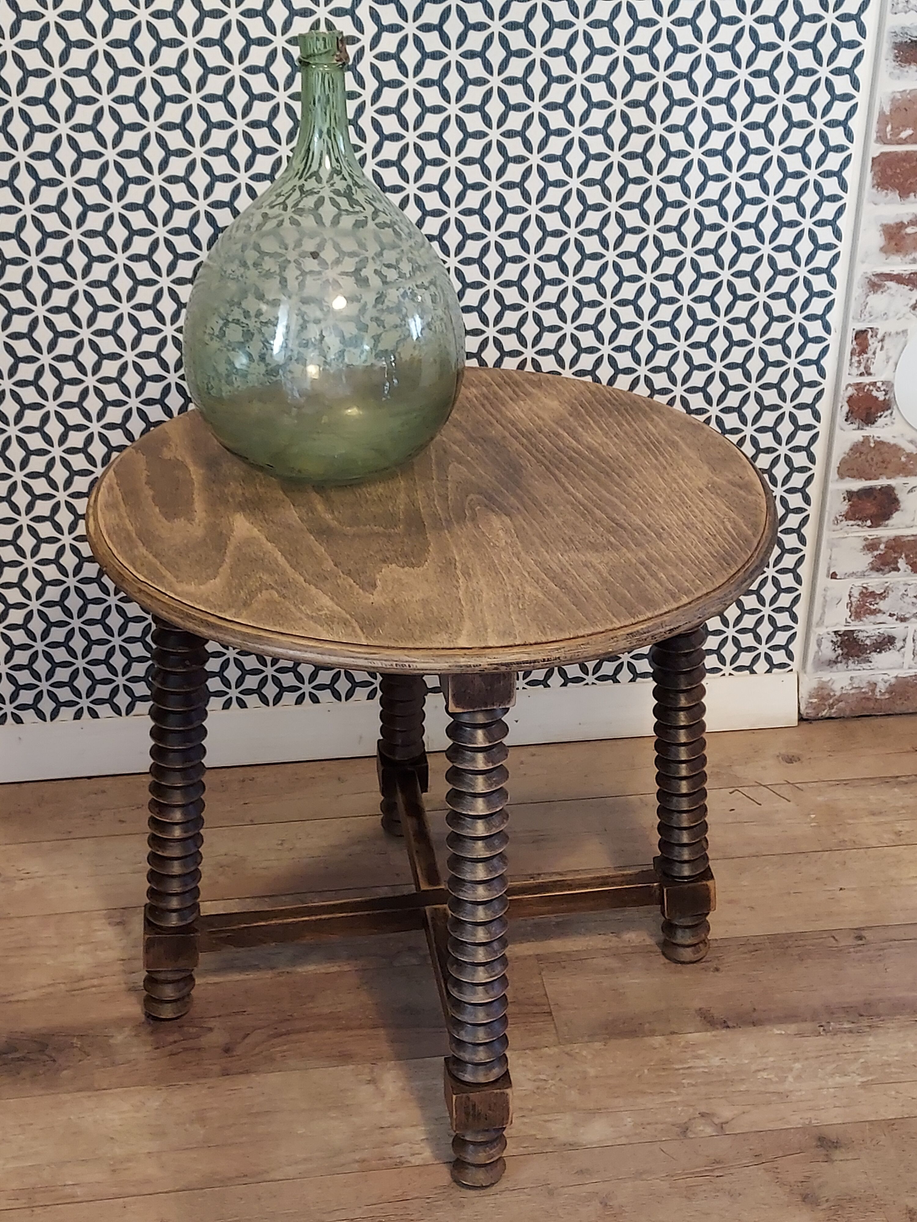 Side table turned wooden legs