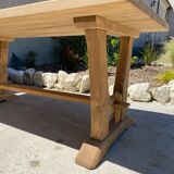 Aerogommée monastery table