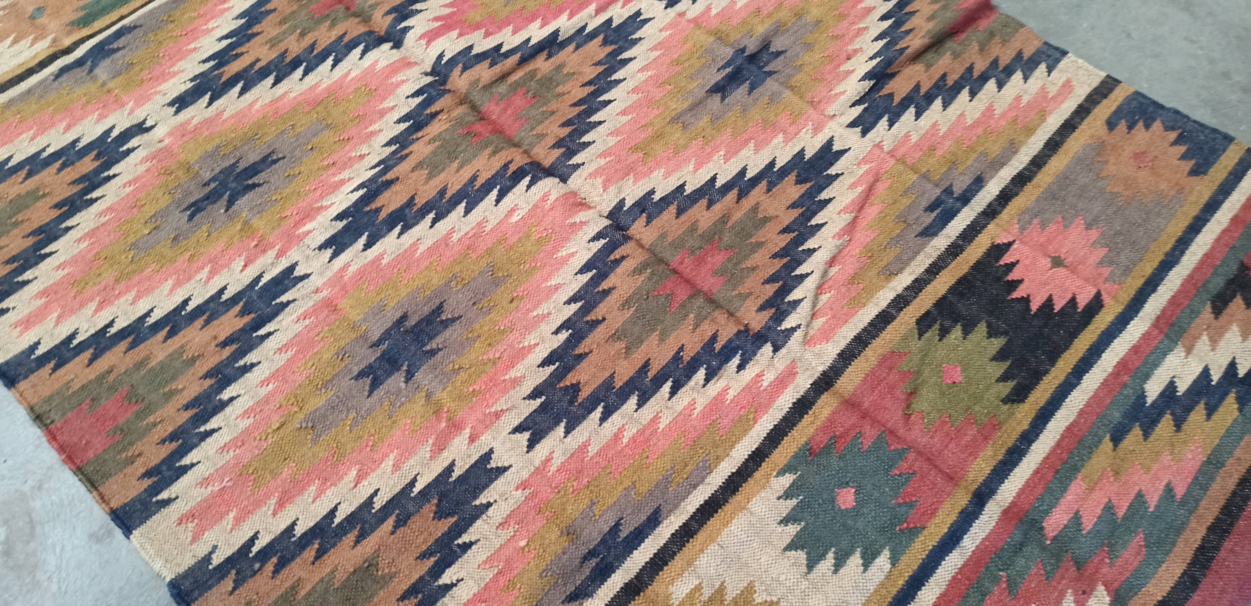 Kilim rug in jute and cotton. 160cm x 250cm