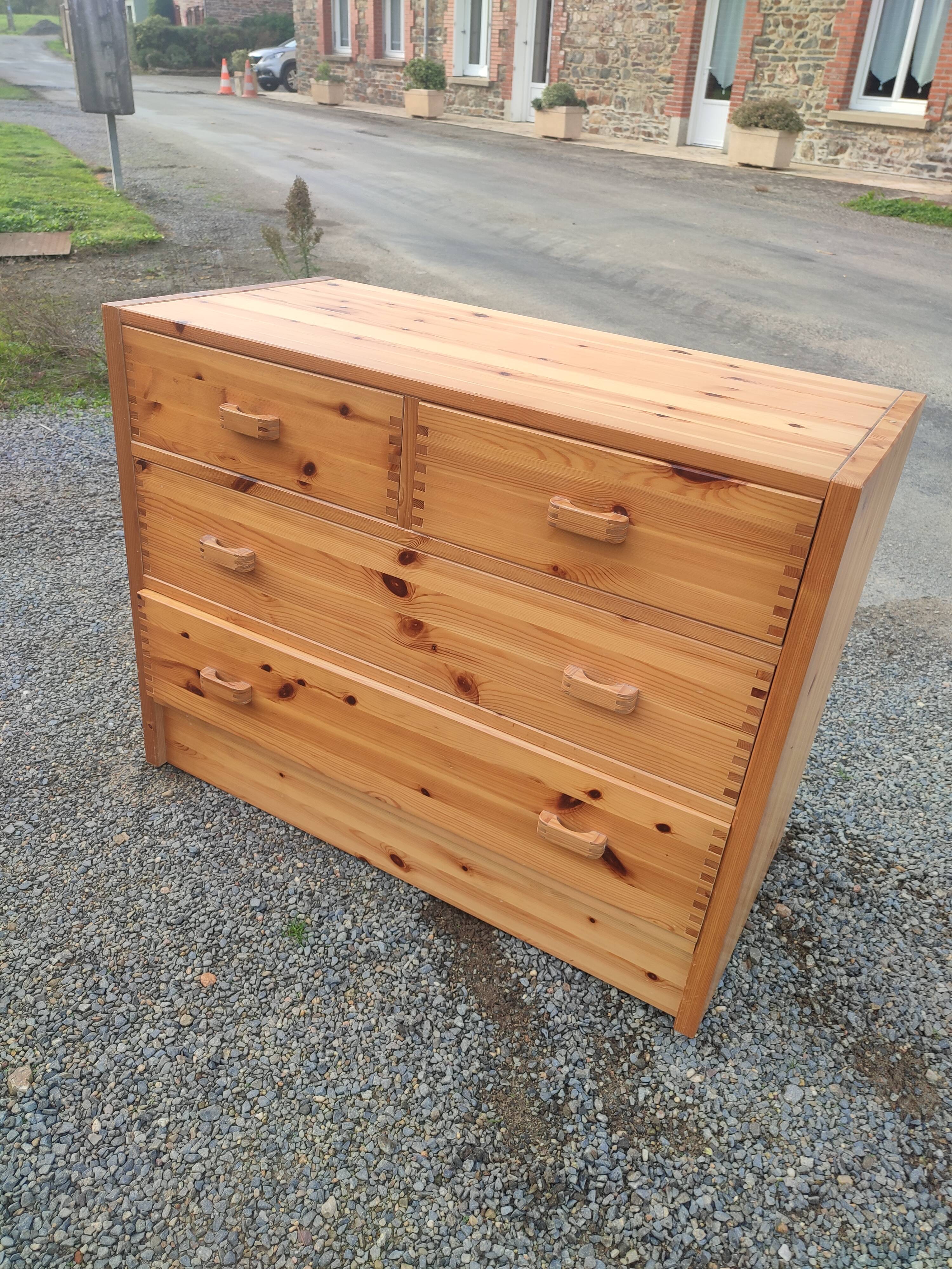 Vintage pine chest of drawers