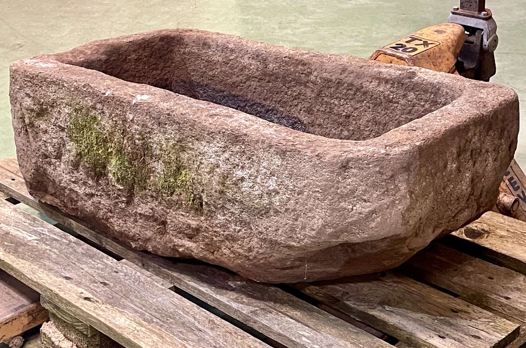 Breton granite trough XIXth -88x49cm