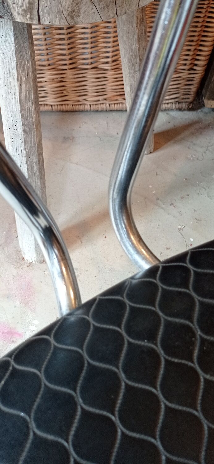 Leatherette chair 60