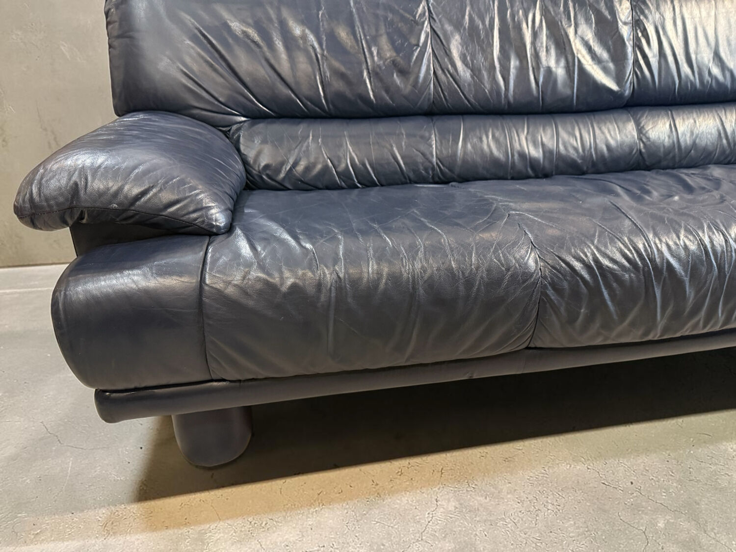 Leather sofa Nicoletti Salotti Italy Circa 1980