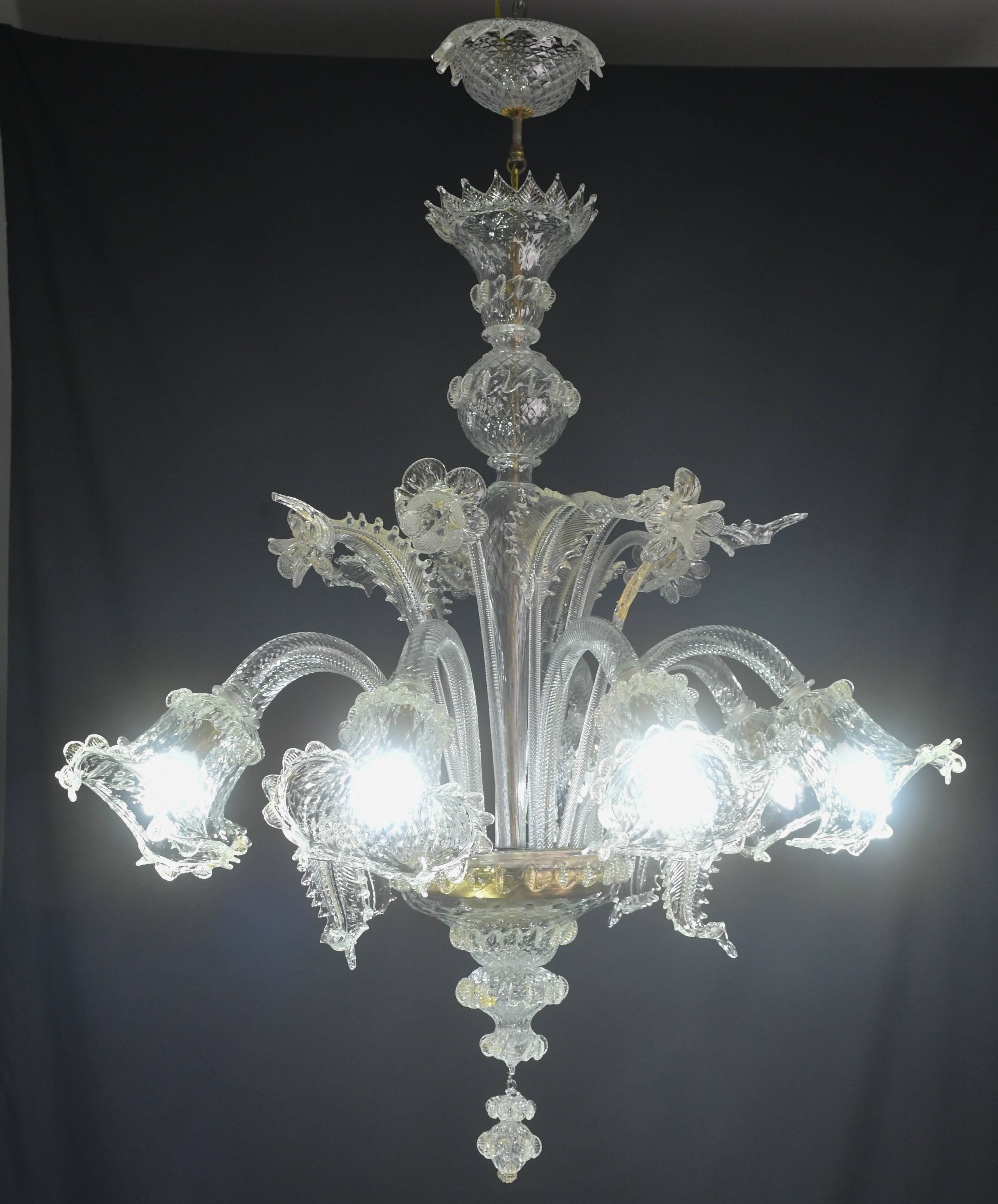 Wonderful large size Venetian chandelier, transparent and gold Murano glass