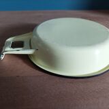 Plat rond métal émaillé jaune pâle liseré noir dp 0323156