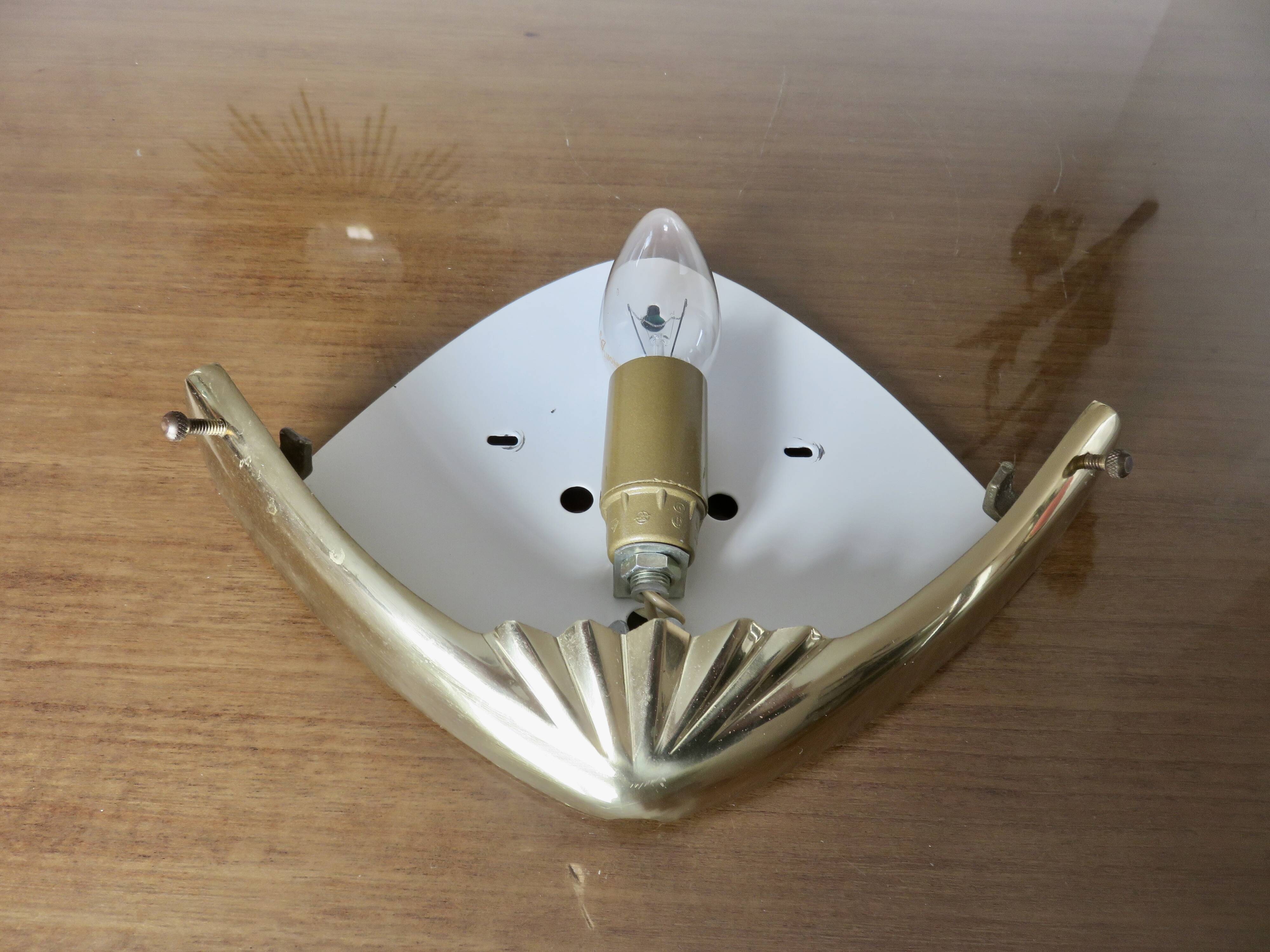 “Shell” wall lamp in gilded brass and frosted glass 1970