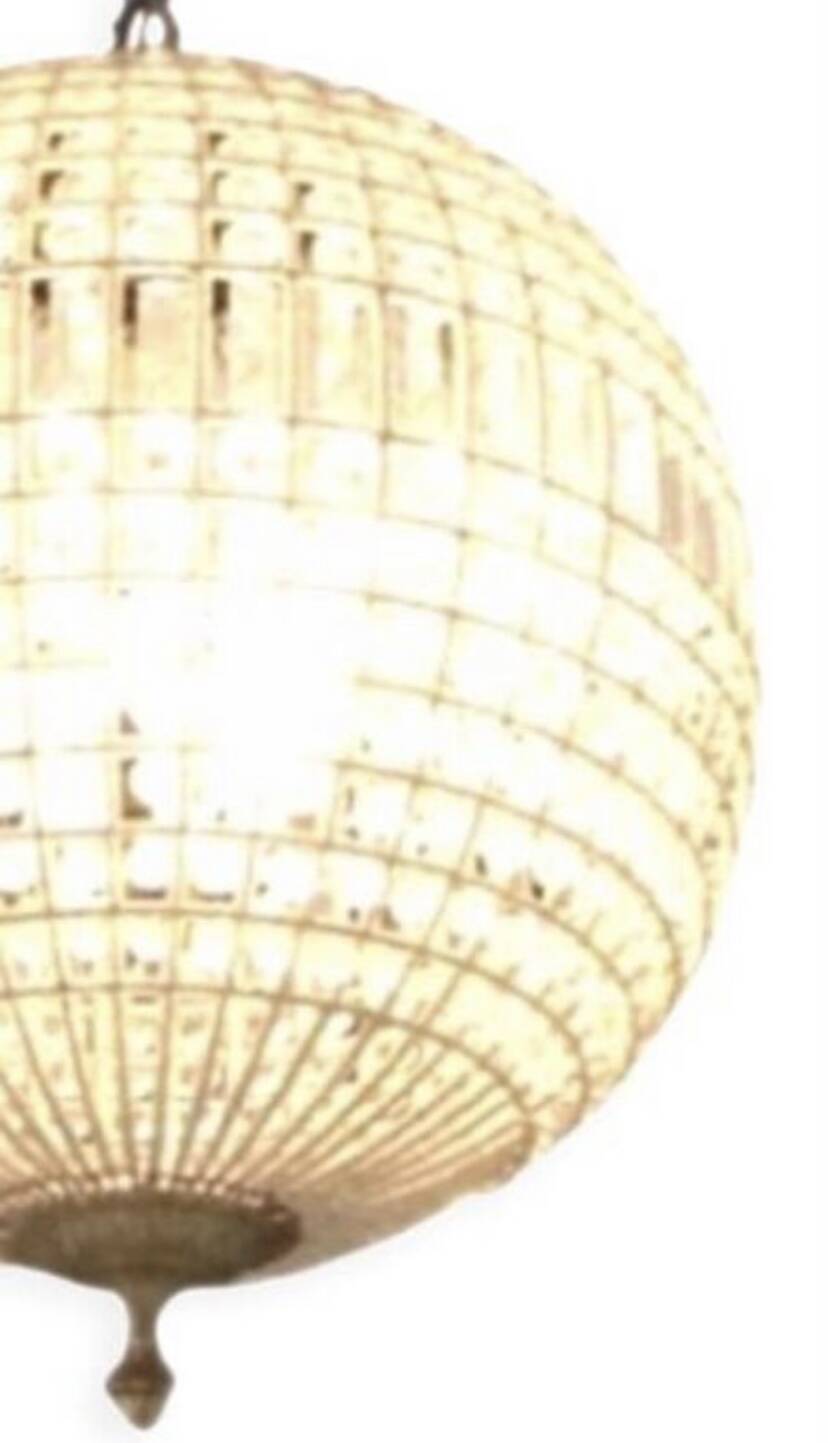 Spherical crystal pendant light