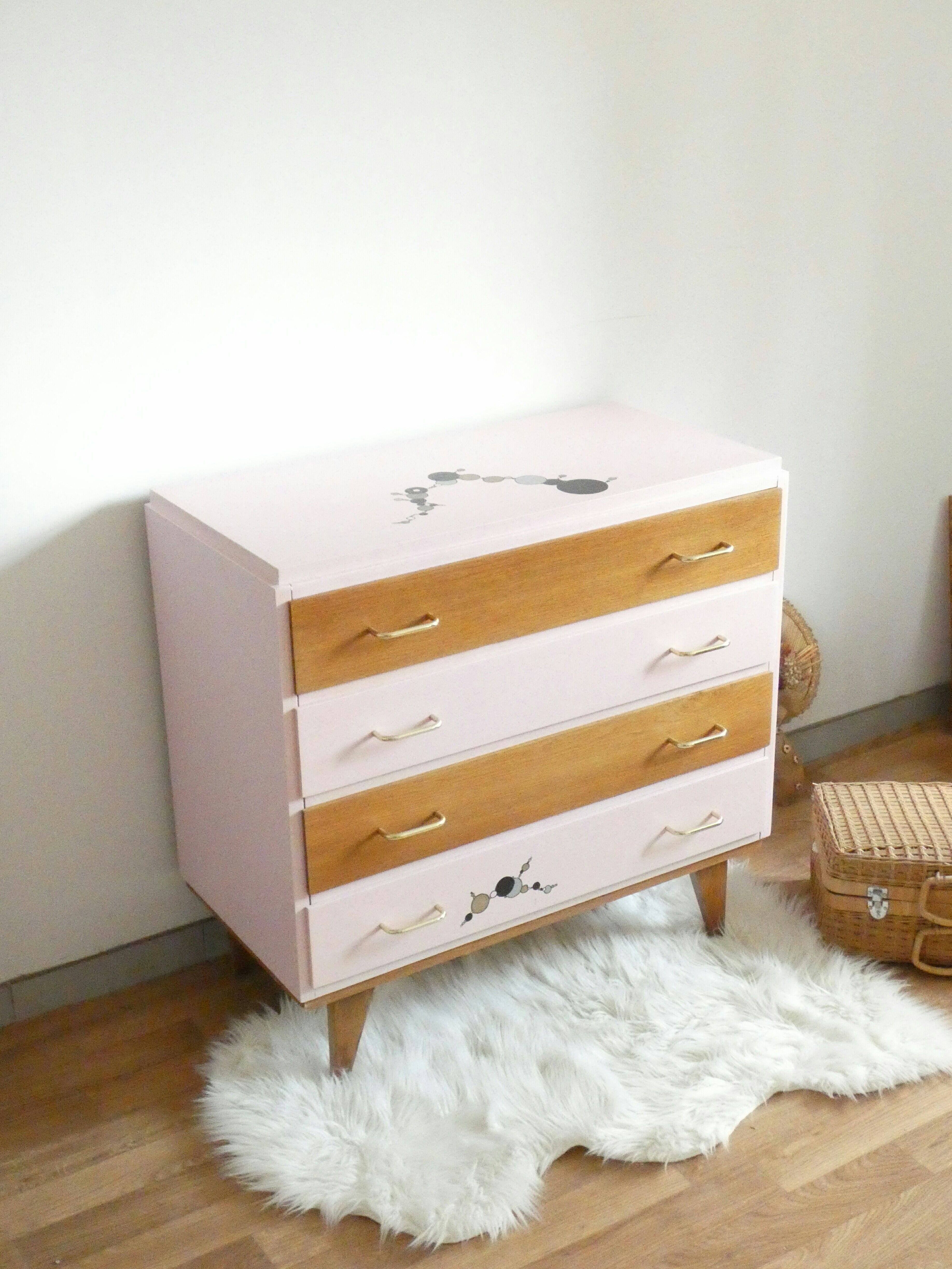 Commodus with compass feet