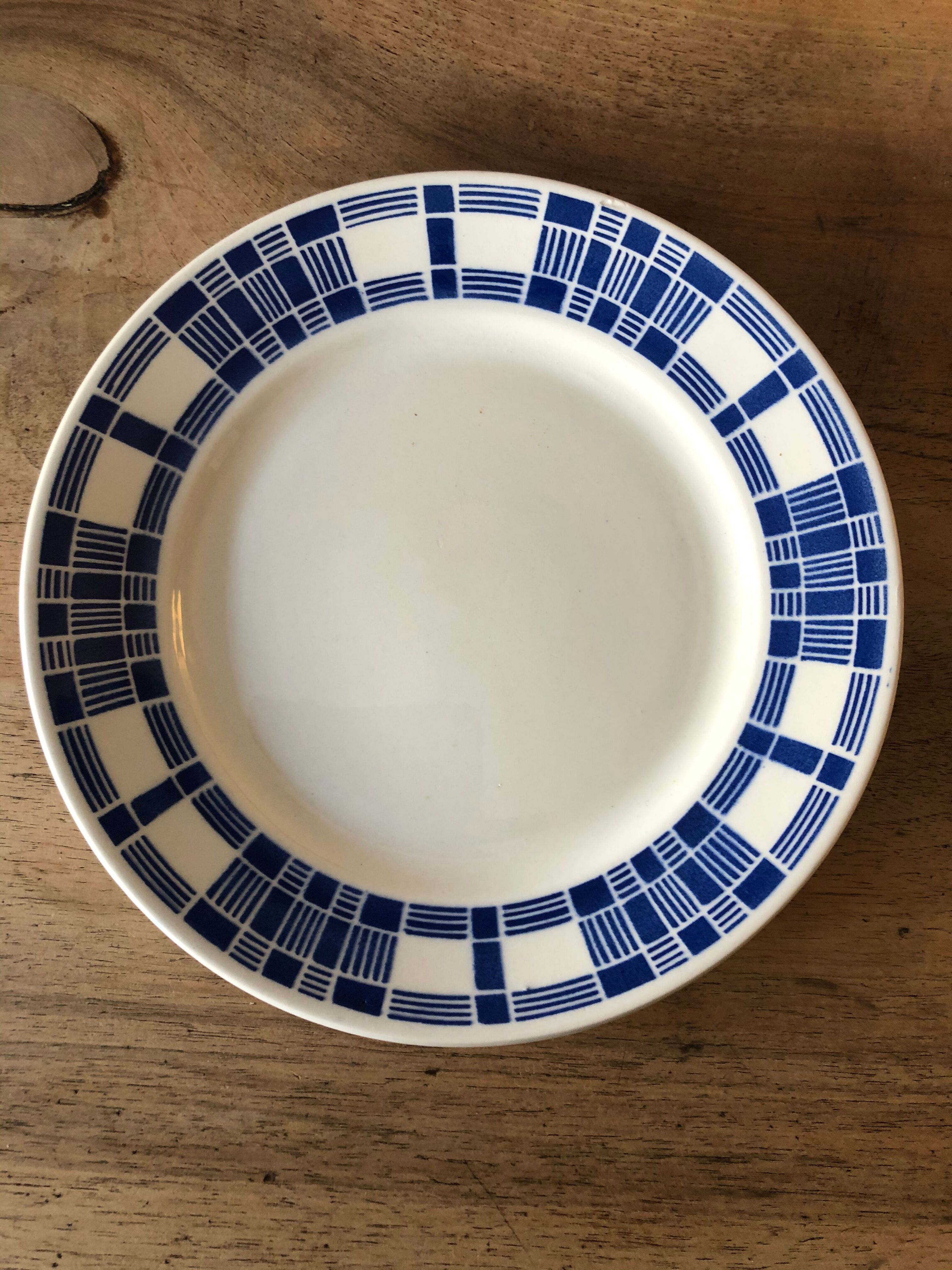 8 dessert plates made of antique earthenware