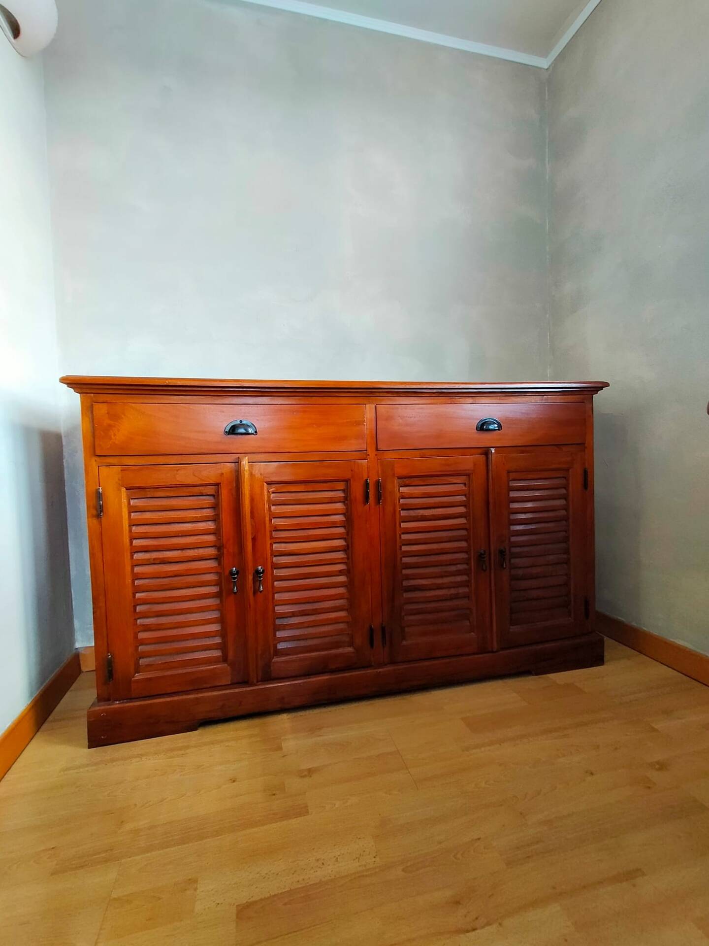 Wooden buffet with shutter doors – Colonial and chic country style