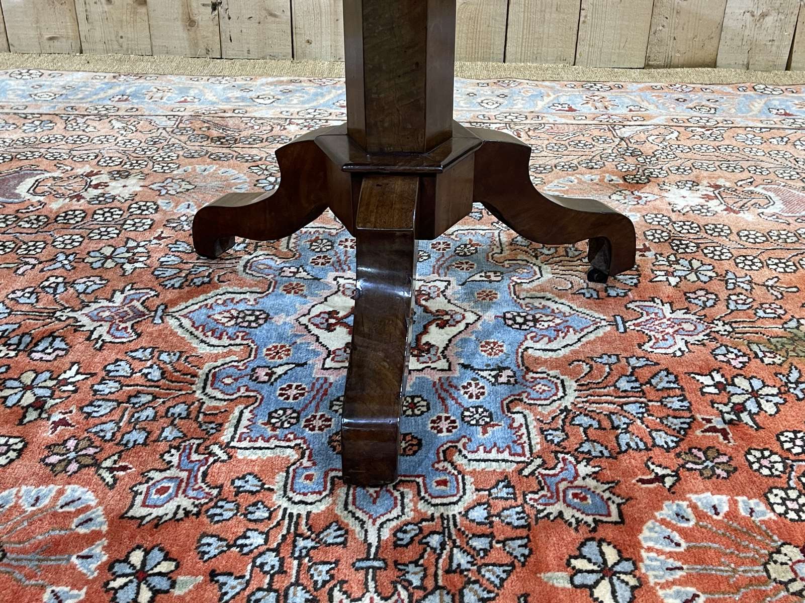 Pedestal table XIXth in walnut and marquetry