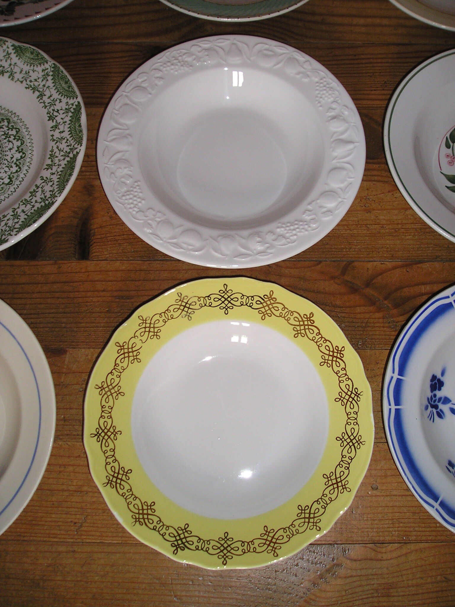 Set of 12 different hollow plates