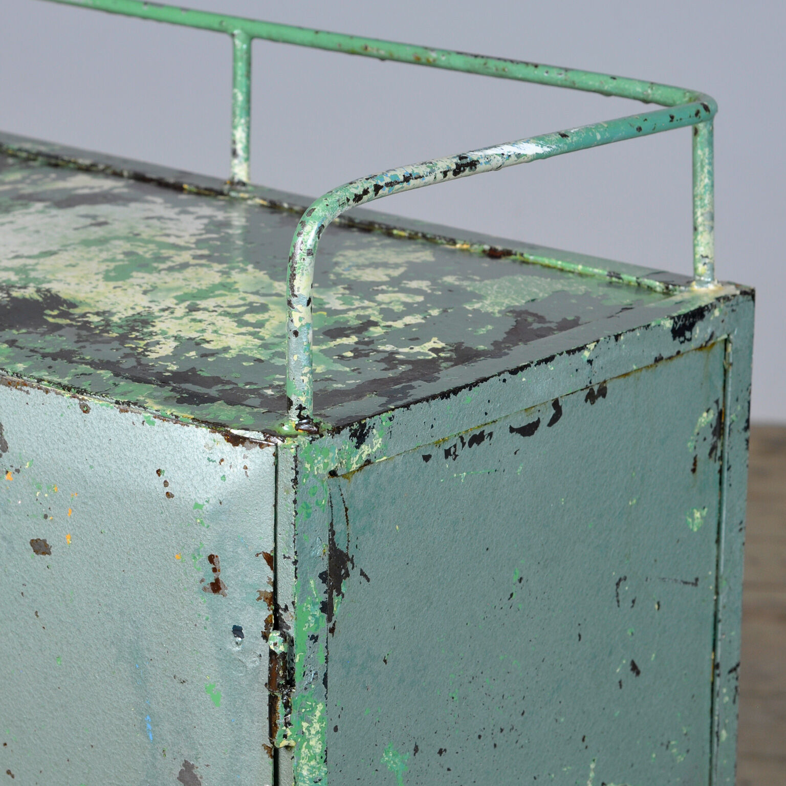 Armoire en fer industriel avec 4 tiroirs, années 1960