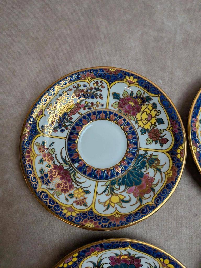 Set of 4 hand-painted saucers from Thailand – Polychrome floral decoration and gilding.