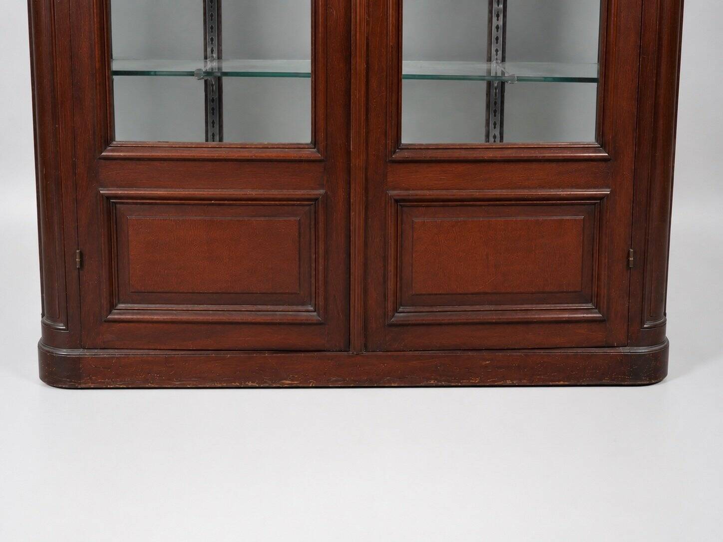Shop display cabinet Belle Époque – Solid oak – Two glass doors – Miro