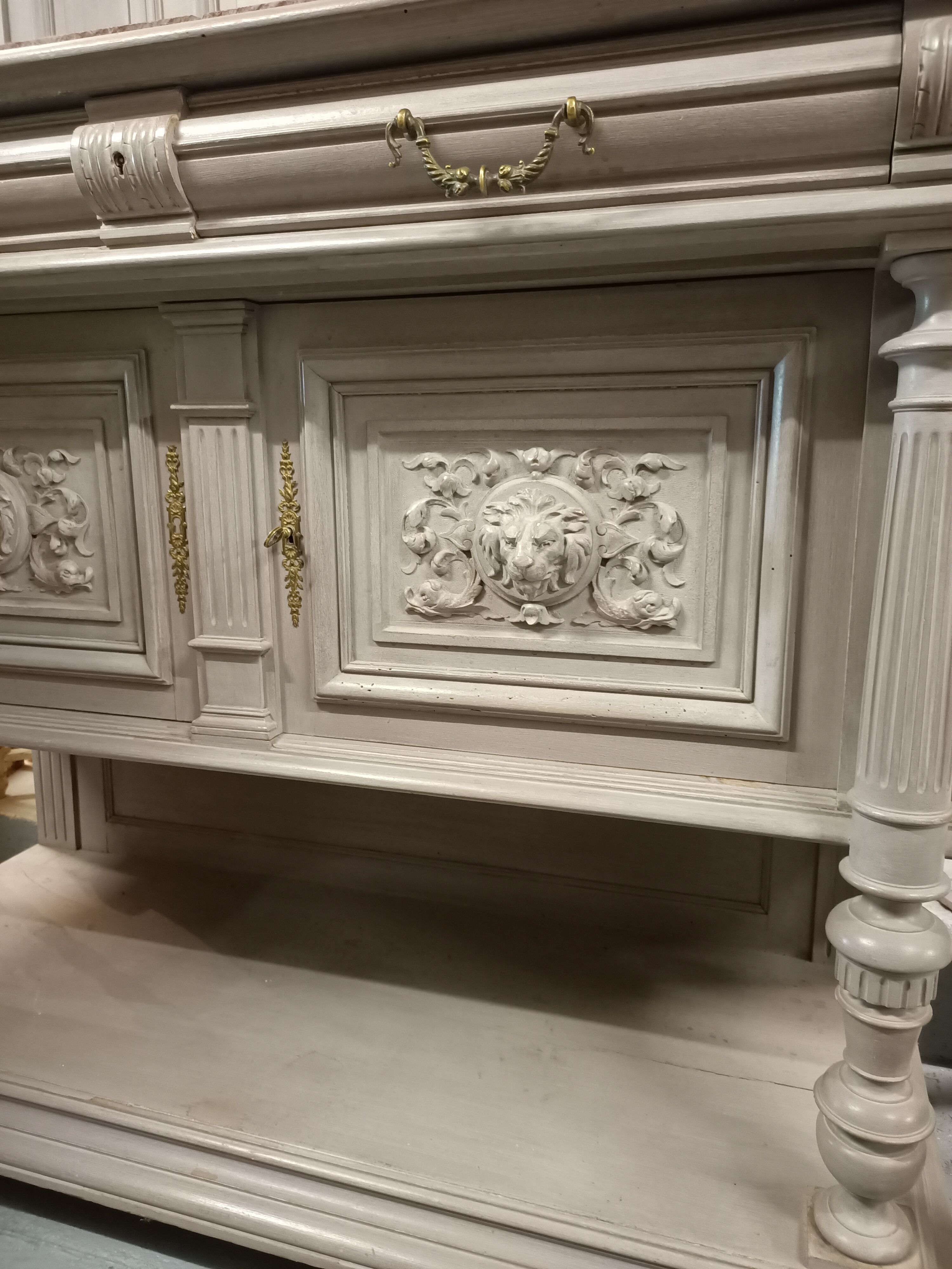 Sideboard 2 sculpted body