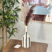 Vase artisanal bouteille gris rayé