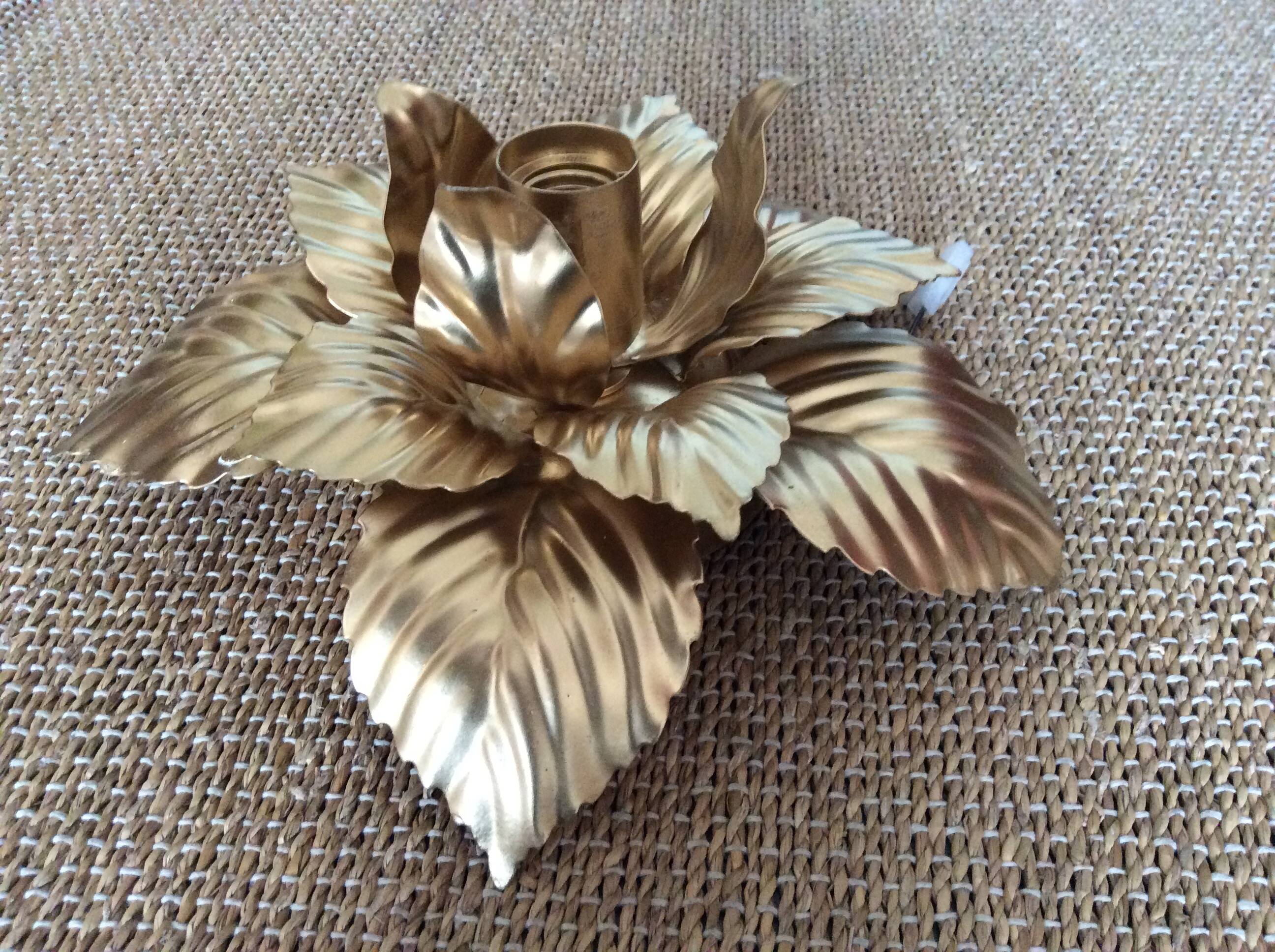 Gold metal flower wall light